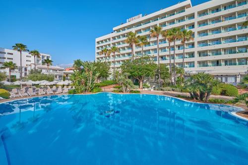 a large swimming pool in front of a hotel at Hipotels Said in Cala Millor