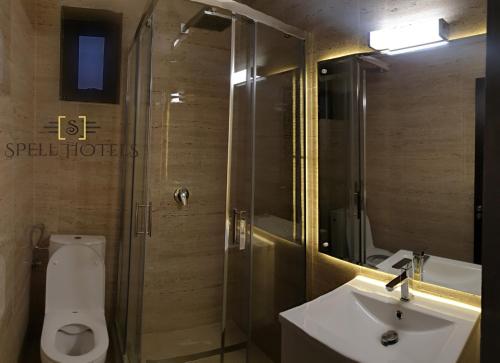 Bilik mandi di Spell Hotels