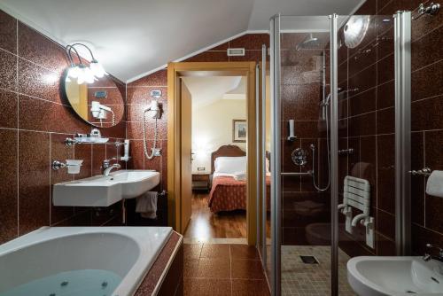Bathroom sa Hotel Spessotto