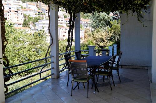 Balkón nebo terasa v ubytování Villa Obad Guest House