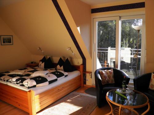 Łóżko lub łóżka w pokoju w obiekcie Gästehaus Ziemann