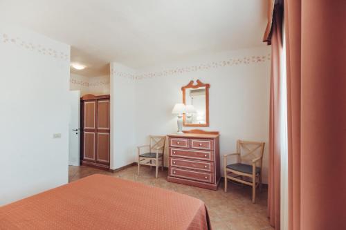 Giường trong phòng chung tại Residence Hotel Nuraghe