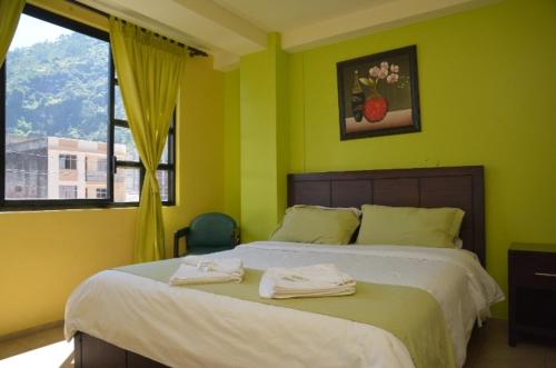 מיטה או מיטות בחדר ב-La Chimenea Casa De Piedad