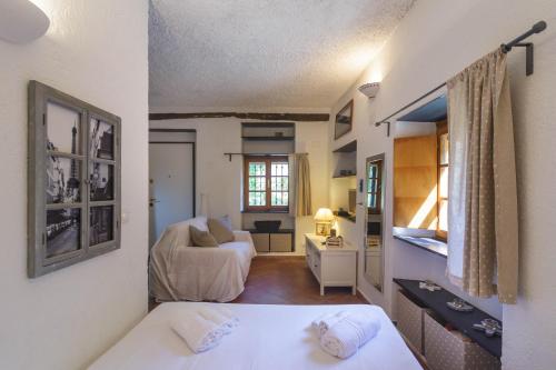 a bedroom with a bed and a living room at Casa Cassandra. Relax & Privacy ad un passo da Portofino in Paraggi