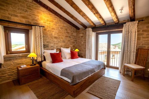 A bed or beds in a room at Hotel Mas de la Costa ****