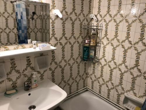 Metaxourgio spacious two bedroom apartment