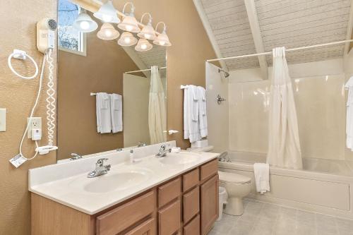 Vonios kambarys apgyvendinimo įstaigoje Sunrise Ridge Resort