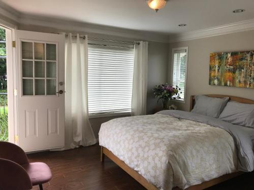 a bedroom with a large bed and a window at Royalty B&B in Richmond