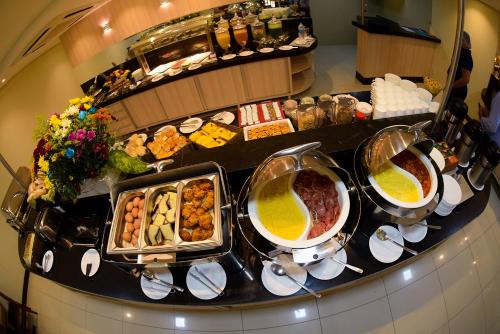 Makanan di atau berdekatan hotel
