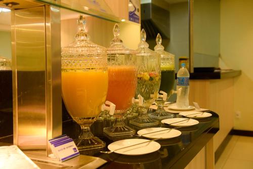 a group of vases with drinks on a counter at Best Hotel Sobral in Sobral