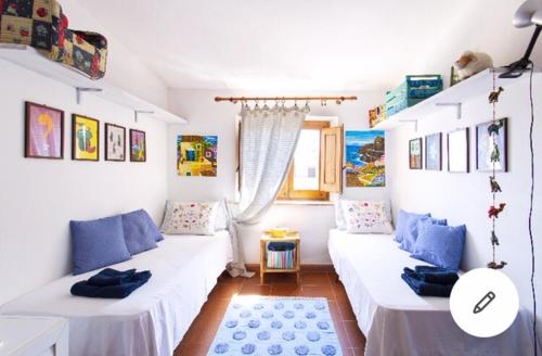 Giường trong phòng chung tại la casa al mare