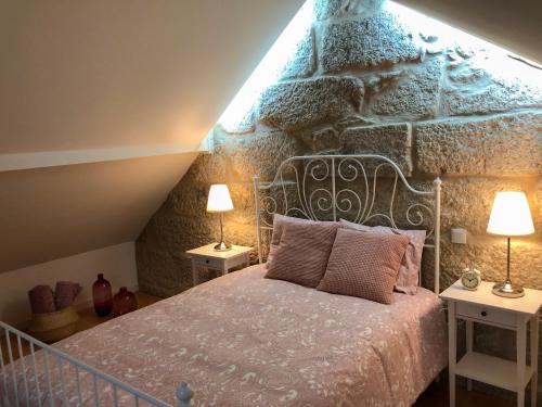 Postel nebo postele na pokoji v ubytování Carmo House
