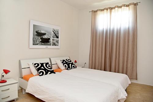 Ein Bett oder Betten in einem Zimmer der Unterkunft Apartments Armonia