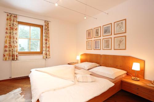 เตียงในห้องที่ Ferienwohntraum Haller