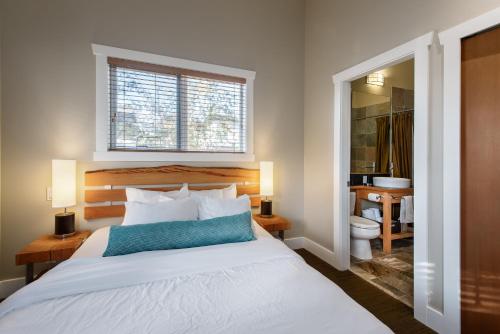 Gallery image of Cox Bay Beach Resort in Tofino