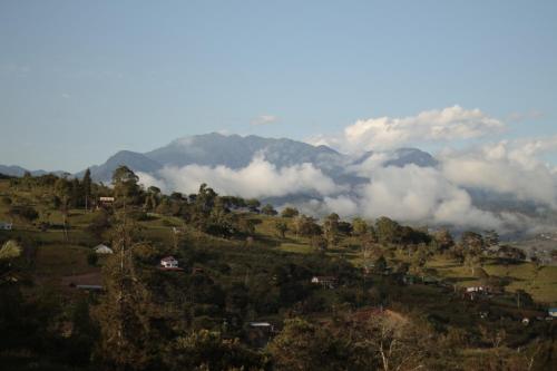 a view of a mountain with clouds in the valley at San Julio Campestre in Borrero Ayerbe