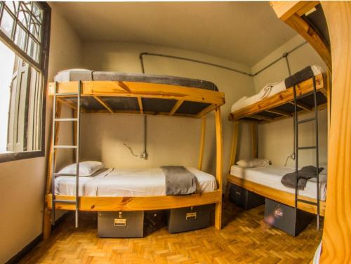 Bunk bed o mga bunk bed sa kuwarto sa Casa SP011
