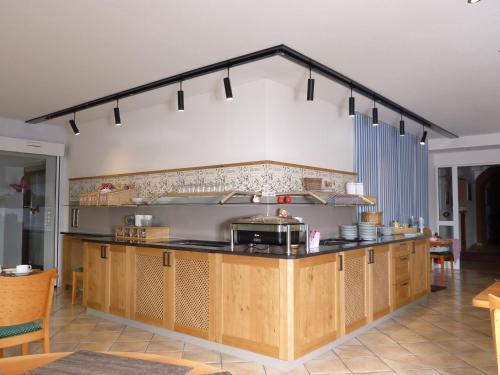 a large kitchen with a counter with a microwave at Landhaus Bolzum in Sehnde