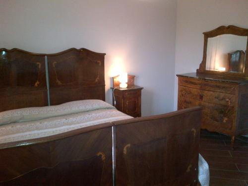 Ένα ή περισσότερα κρεβάτια σε δωμάτιο στο Casetta San Giovanni