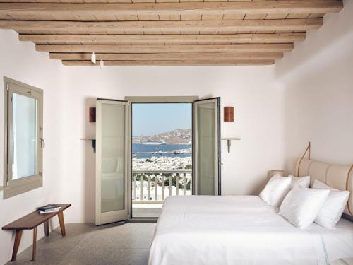 Postel nebo postele na pokoji v ubytování Belvedere Mykonos - Hilltop Rooms & Suites - The Leading Hotels of the World