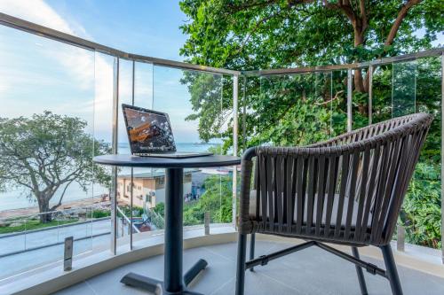 En balkon eller terrasse på Centara Sonrisa Residences & Suites Sriracha