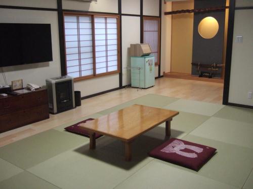 新清館にあるテレビまたはエンターテインメントセンター