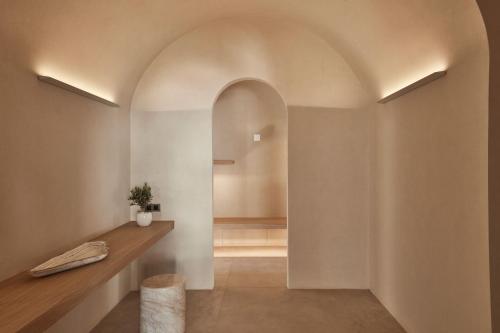 a hallway with an archway in a house at Villa Bordeaux in Fira