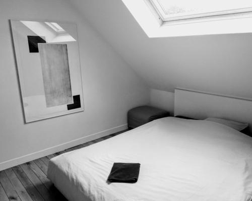 Giường trong phòng chung tại Studio Flandrien