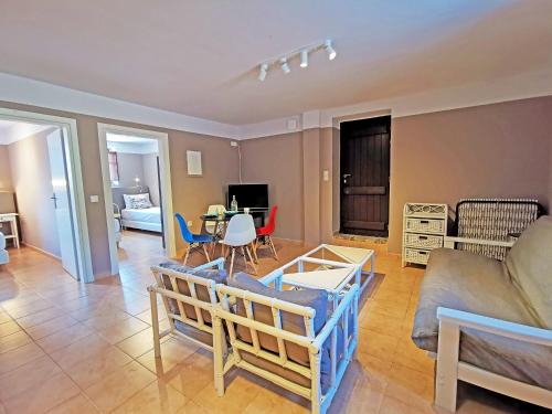 Gallery image of Anaroussa Diros Apartment in Areopoli