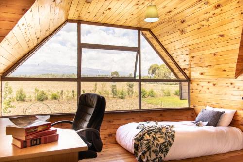 Mount Kenya Farm Stay tesisinde bir oturma alanı