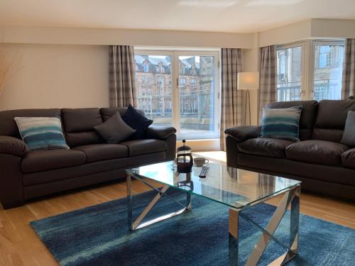 Ruang duduk di Tolbooth Apartments by Principal Apartments