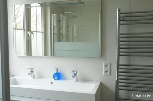 Et badeværelse på bb-oostkapelle vakantiewoning Iris