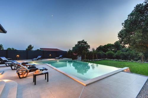 Bazén v ubytování Villa Monte Uliveto nebo v jeho okolí