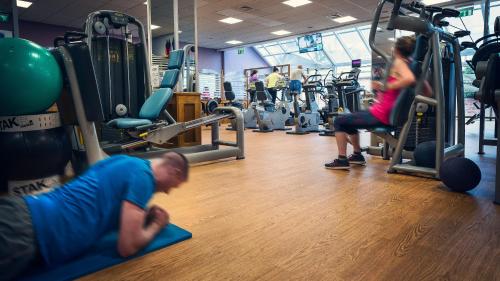 a man and a woman in the gym at Cavan Crystal Hotel in Cavan