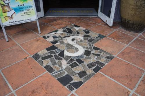 a tile floor with a letter s on it at Shelley Hotel in Miami Beach