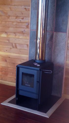 a small stove with a television on top of it at Cabañas Mirador Lago Ranco in Lago Ranco