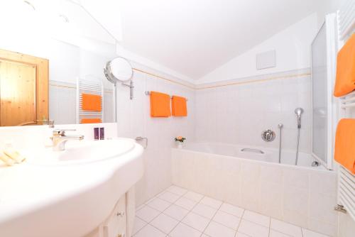 Un baño de Hotel Garni Ingeborg