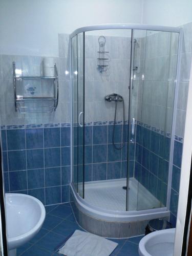 a bathroom with a shower and a sink at Sunnystreet Guesthouse in Stará Lesná