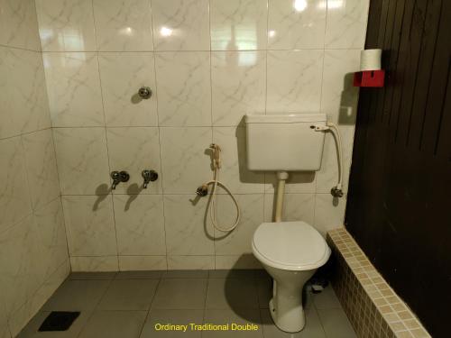 Bilik mandi di Varkala Marine Palace