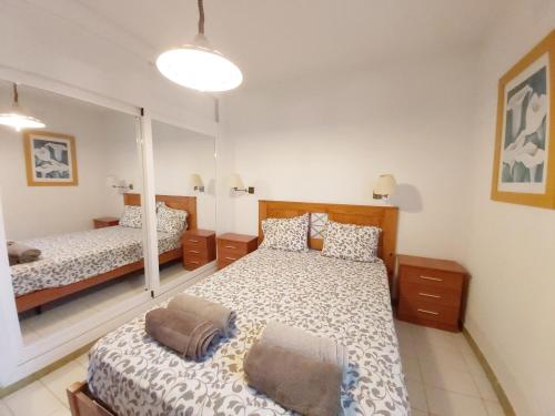 Postel nebo postele na pokoji v ubytování Casa Costa Calma, internet fibra, aire acondicionado, 8 personas