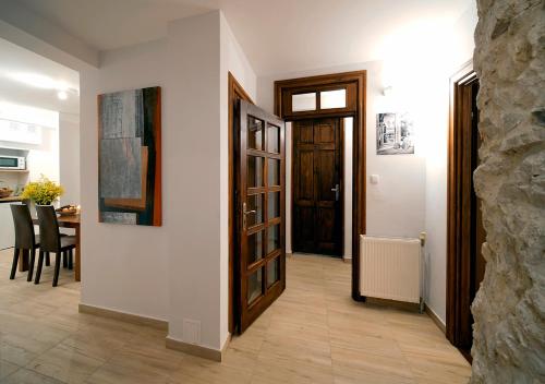 a hallway with a door and a table with chairs at Ojców Bazar Lwowski in Ojców