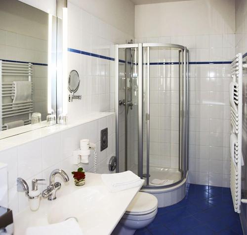 Ett badrum på Hotel Villa Viktoria Luise
