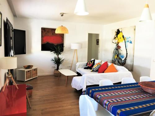 Posteľ alebo postele v izbe v ubytovaní CASA MOLINERO con encanto y maravillosa terraza con vistas VFT/CA/05921
