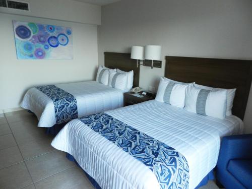 Giường trong phòng chung tại Hotel Villa Florida Veracruz