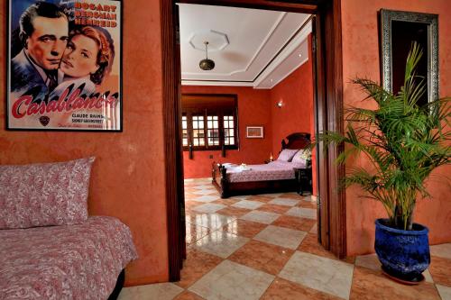 a living room with a movie poster on the wall at LHOSTEL à Casablanca in Casablanca