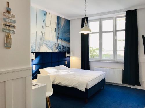 a bedroom with a bed and a large window at Pokoj Pod Żaglami in Gdynia