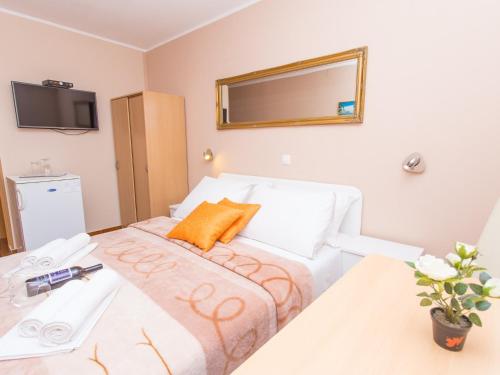 a hotel room with a bed and a mirror at Villa Valentina in Zadar