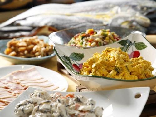 Makanan di atau berdekatan hotel