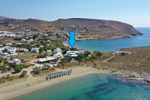 an aerial view of a beach with a blue arrow at Nostos Beachfront Apartments & Studios in Agios Ioannis Tinos