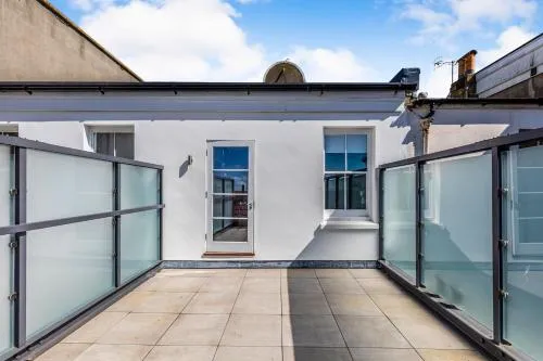 The i360 flat, penthouse, sea view, large private roof terrace, central Brighton 2 bedroom flat photo 19